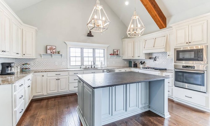 Athens House | Cozy 3-BR Retreat with Outdoor Hot Tub & Pet-Friendly Perks