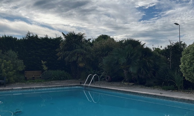 Trizay Bed & Breakfast | Private Room with Terrace & Pool, Just 20 Min from Beaches