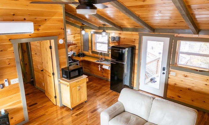 Stanton Cabin | Cozy SkyView Cabin with Spa and Hot Tub Near RRG