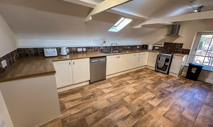 Stamford House | Discover Rooftop Barn @ Stamford with Modern Kitchen Amenities