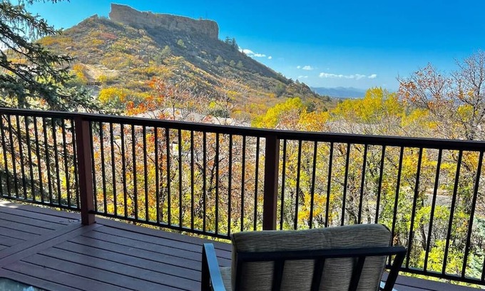 Castle Rock House | Cozy Vintage View House with Hot Tub in Castle Rock