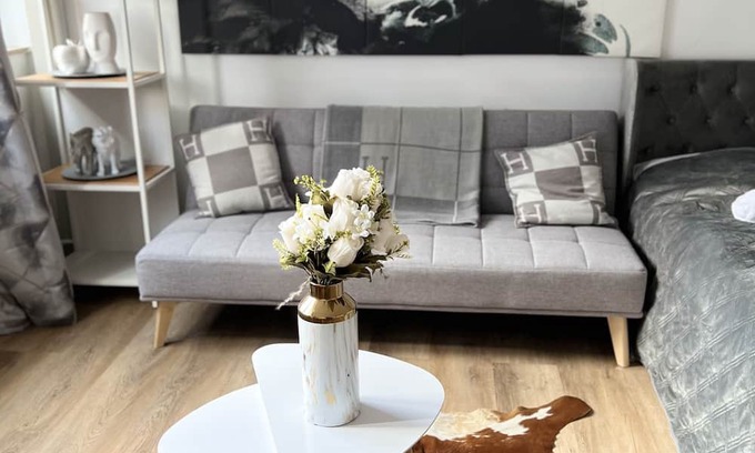 Neuehrenfeld Apartment | Convenient Apartment Köln City with Breakfast & Family-Friendly