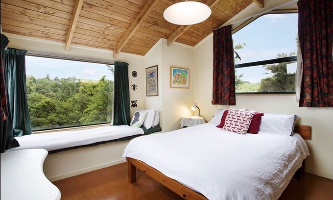 Tawharanui House | Discover Kiwi Bach: Your Beachside Retreat in Nature
