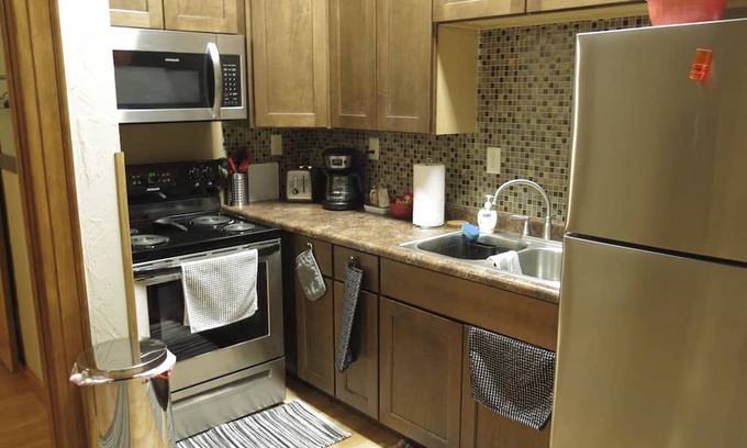 Bismarck Apartment | Inviting Downtown Apartment #5 for Your Next Stay