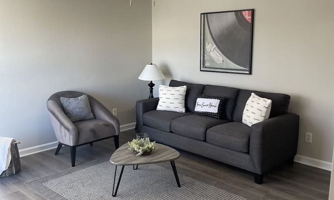 Graham Apartment | Tranquil Two Bedroom Retreat - Pet & Child Friendly Stay