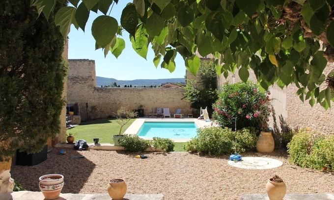 Cruzy Villa | Inviting Gîte with Pool Near Narbonne and Béziers