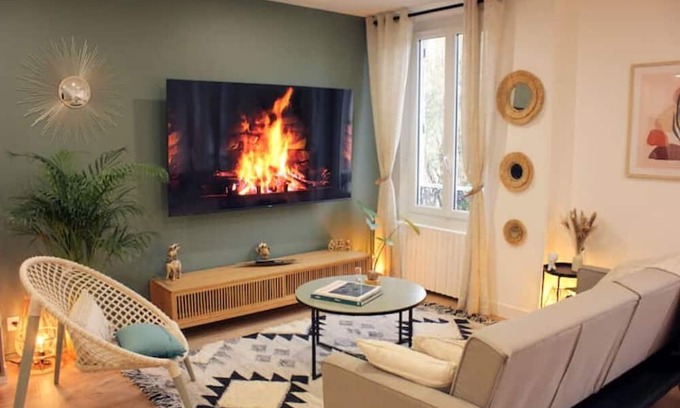 Nemours Apartment | Nemours Centrale, Duplex n°5 (55m2), parfait pour 4 personnes, TER Paris (1h15)