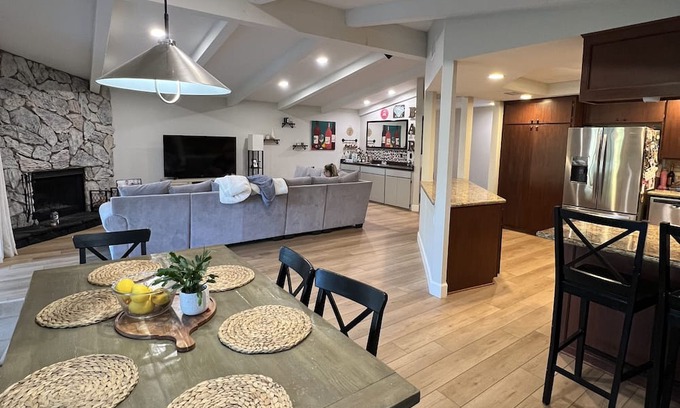 Canyon Lake House | Inviting Home on Golf Course with Mountain Views & Hot Tub
