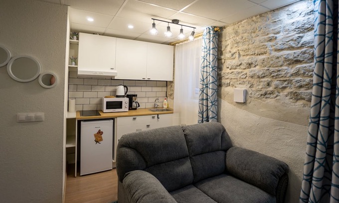 Kalamaja Apartment | Inviting Craftflat Kalamaja A: Family-Friendly Stays