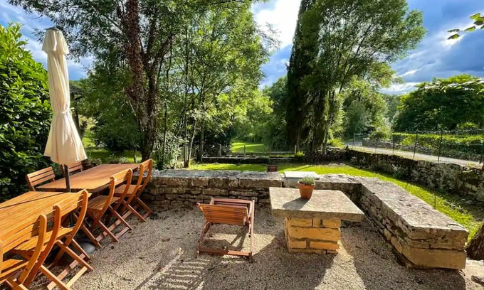 Sarrazac House | Homerez - House for 8 ppl. with garden and terrace at Cressensac-Sarrazac