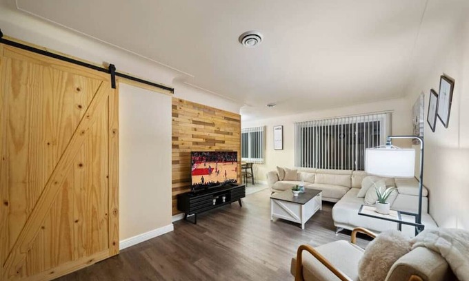 Shelby Township Apartment | Cozy 1 Bedroom Apartment with Kitchen & Breakfast in Shelby
