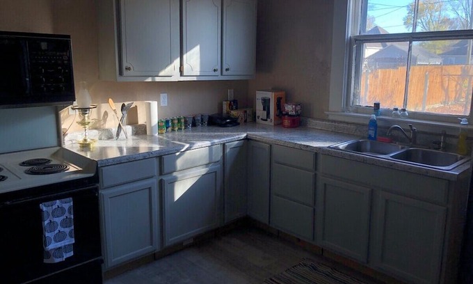 Palestine House | Serene 2 BR Retreat with Kitchen & Breakfast Included