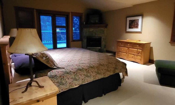Whistler Cay Heights House | Family-Friendly Chalet in Whistler - Sleeps 12 Comfortably