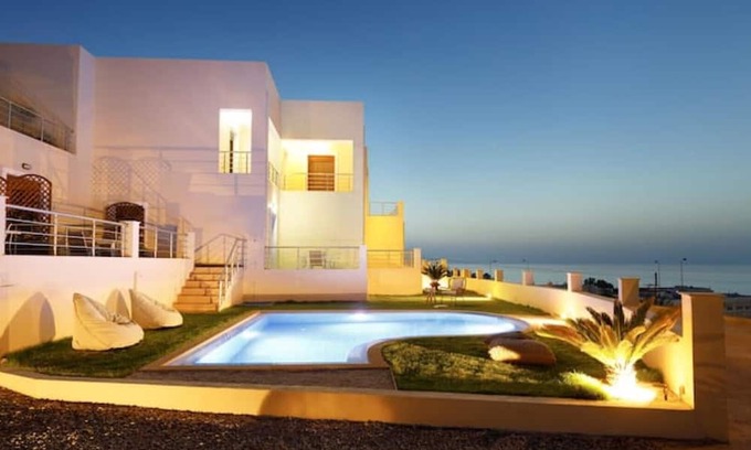 Sfakaki Apartment | Seaside Maisonette at Cafe Noir Sky Hill Resorts