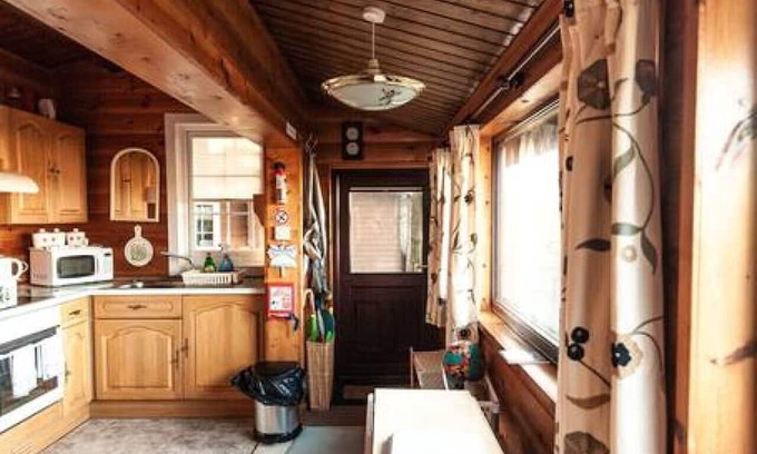 Ffestiniog Cabin | Pet-Friendly 2 Bed Log Cabin in Beautiful Snowdonia