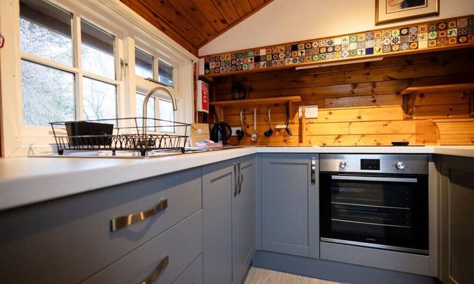 Bronaber Cabin | Cozy 2 Bed Log Cabin Retreat in Scenic Snowdonia