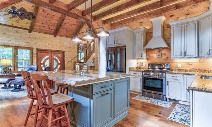 Cherry Log Cabin | Family Retreat with Hot Tub, Pool Table & Ocean View