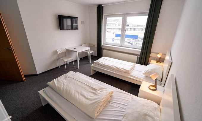 Worms Apartment | Spacious Apartment for 10 Guests with Family-Friendly Amenities