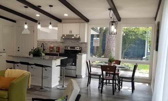 Worthington House | Convenient Bungalow Near Stadiums, Golf, and Zoo