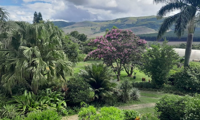 Malkerns House | Tranquil Retreat with Mountain Views and Lovely Garden