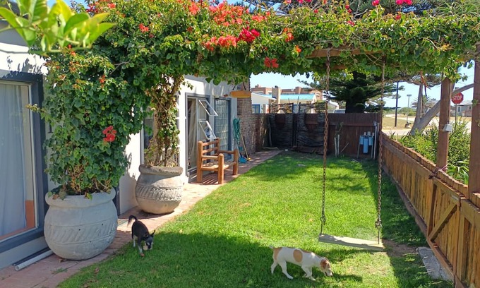 Gouritz House | Pet-Friendly Family Retreat Steps from the Beach