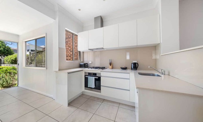 Clovelly House | Cozy 2BR Retreat with Ocean View at Clovelly