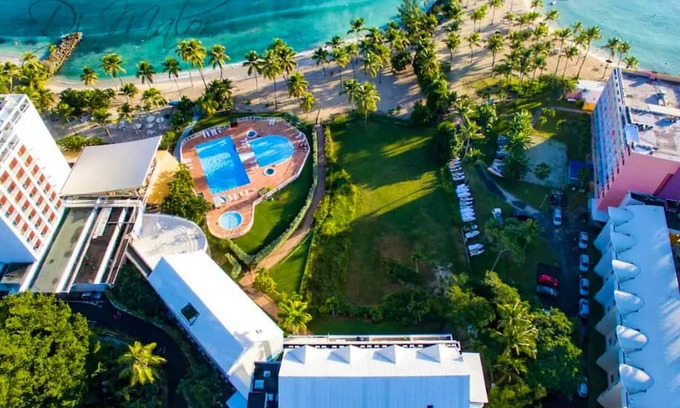 Pointe de la verdure Apartment | Beachside Studio for 3 with Pool - Rated 10/10!