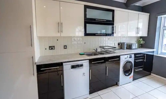 Ferndown House | Discover Pass the Keys: Game Room, Hot Tub & Pet Friendly