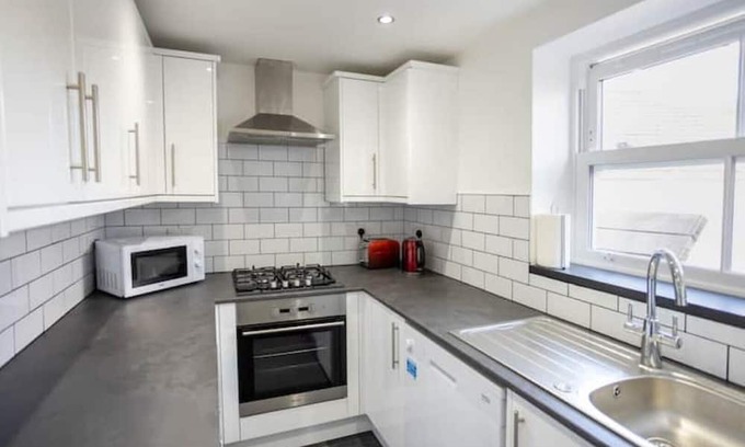 Snowdonia National Park Cottage | Inviting Hot Tub Cottage with Scenic Snowdon Views