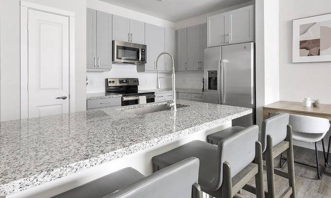 Spring Branch East Apartment | Modern Apartment with Kitchen in Prime Location