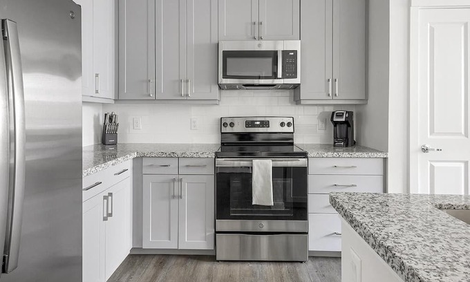 Spring Branch East Apartment | Modern Apartment with Kitchen in Prime Location