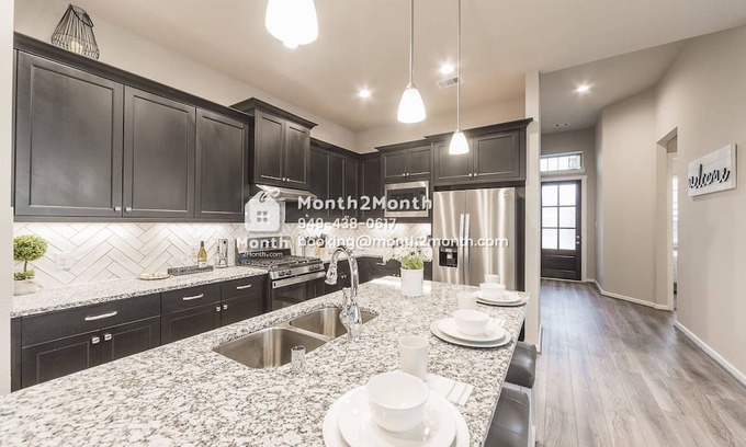 Sienna Plantation House | Ironwood Elegance: Family-Friendly & Pet-Welcoming Retreat