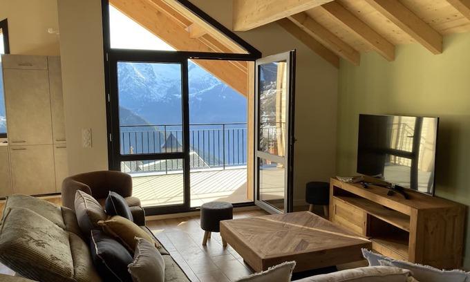 Huez-en-Oisans Ski Chalet | New Chalet with Quick Access to Slopes and Scenic Views