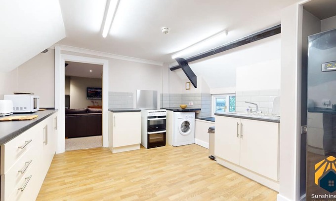 Pontypool Apartment | Inviting 4 Bedroom Apartment Near a Cosy Pub