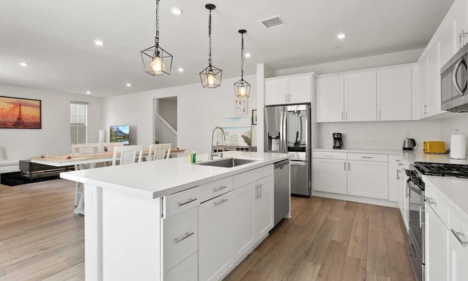 Rialto House | Discover The Castle on Pinewood Ave with Pet-Friendly Perks