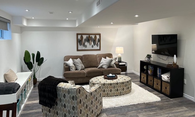 Alliston House | The Oake Room - Modern Convenience
