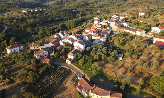 Moitas Bed & Breakfast | Experience Yellow House - Casa Amarela: A Family Farm Stay