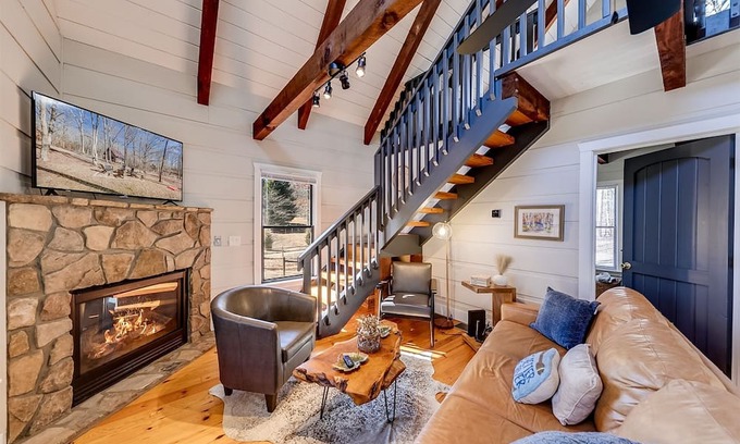 Demorest House | Riverland Retreat: Family-Friendly Escape by the Soque