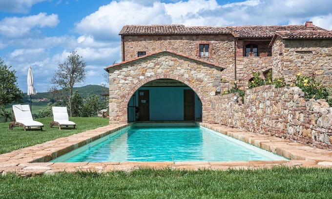 San Quirico d'Orcia Villa | Villa in San Quirico D'orcia with 8 bedrooms sleeps 14