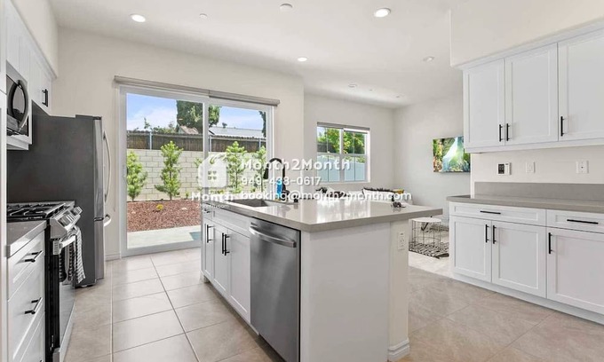 Charter Oak House | Discover a Pet-Friendly Resort on E Wonder Ln