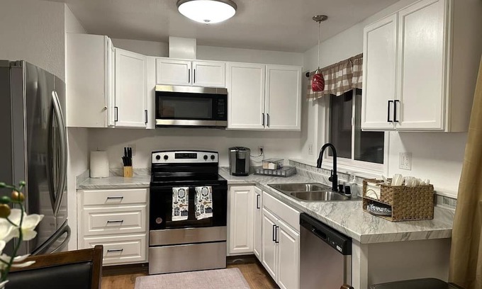 Northeast Anchorage Apartment | Family-Friendly Retreat: Central Location Near Downtown