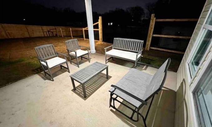Rossville House | Modern 3-Bedroom Retreat with Pool Near Chattanooga