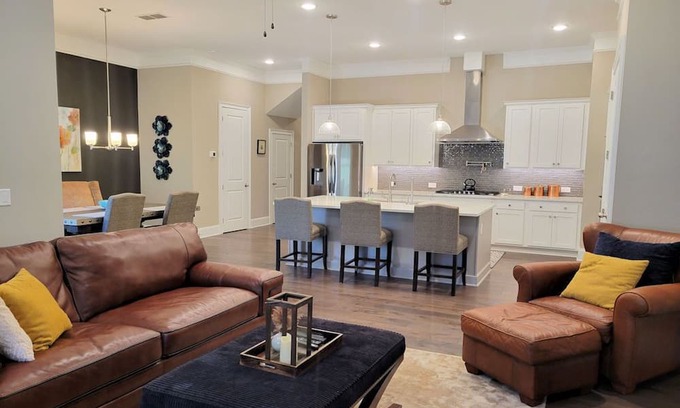 Woodstock House | Welcoming Home Near Downtown Woodstock with Pool & Pet Access