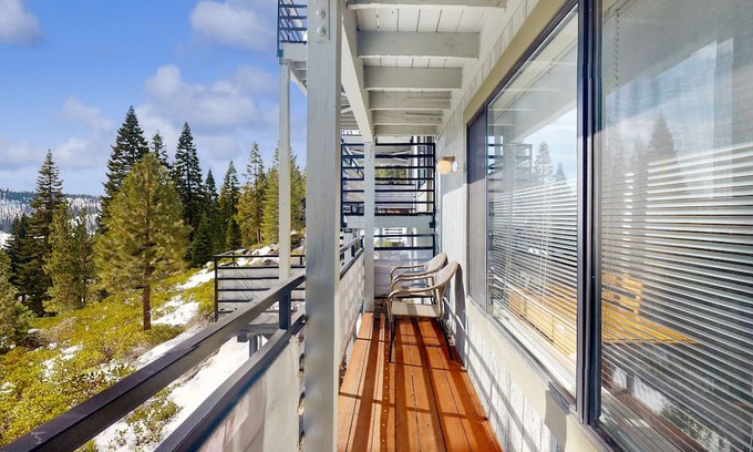 Lakeshore Condo | Inviting Condo Near China Peak with Themed Rooms & Spa