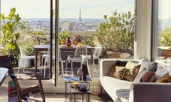 Combat Apartment | Experience Rooftop Views and Family-Friendly Comfort in Paris