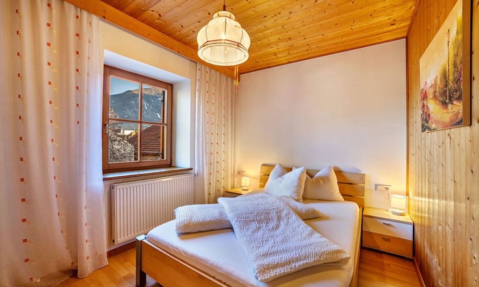 Laces Apartment | Apartment 'Wohnung Elstar Schnalserhof' with Mountain View, Shared Terrace and Wi-Fi