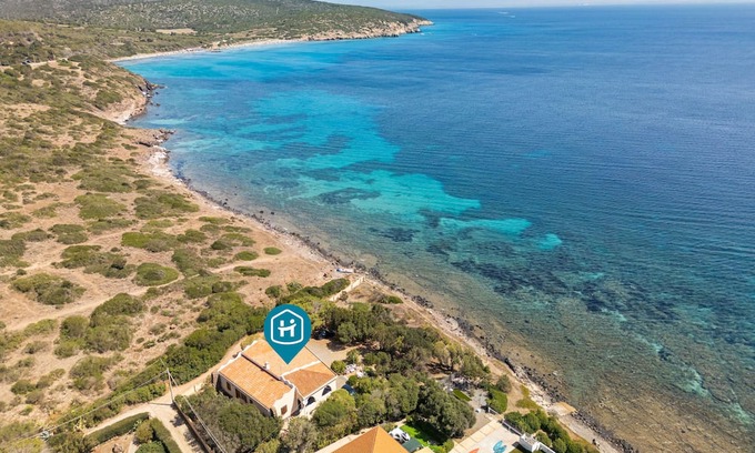 Sant'Antioco House | Seaside Retreat 'Fronte Mare Azzurro' with Garden & Wi-Fi