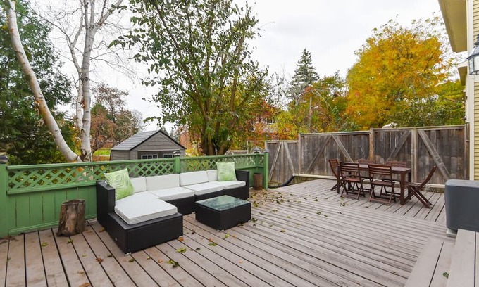 Ottawa Division House | Private Retreat in Nepean: 3 Beds, Hot Tub & Breakfast
