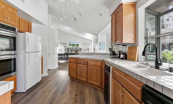 Nuevo House | Discover Treasure on Obsidian Ct: Family & Pet Friendly Stay