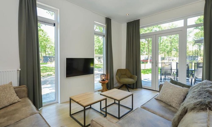Zorgvlied Apartment | Cozy Pavilion for 6 with Kitchen and Breakfast Options